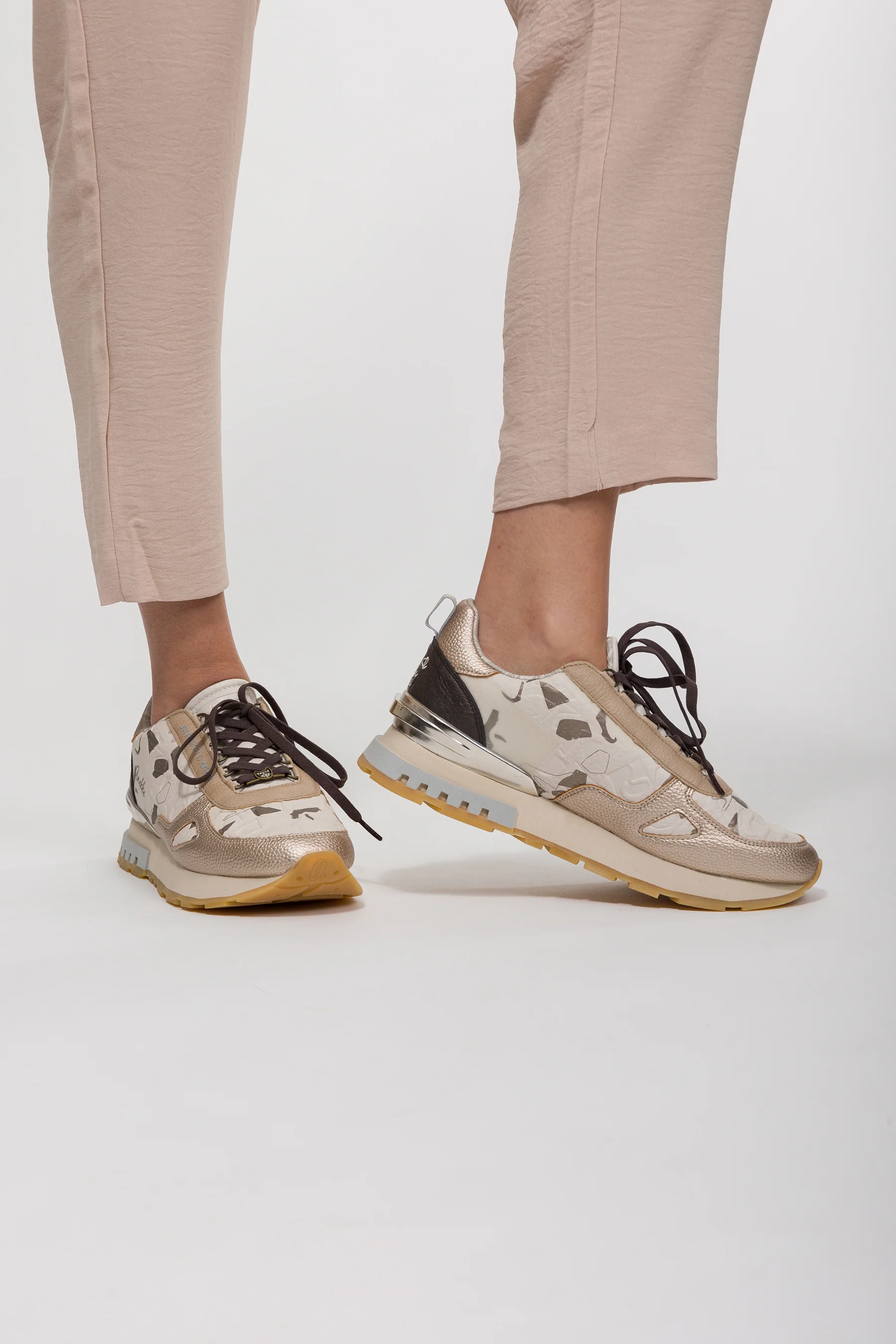 Beige-goldene Sneaker - Image 2