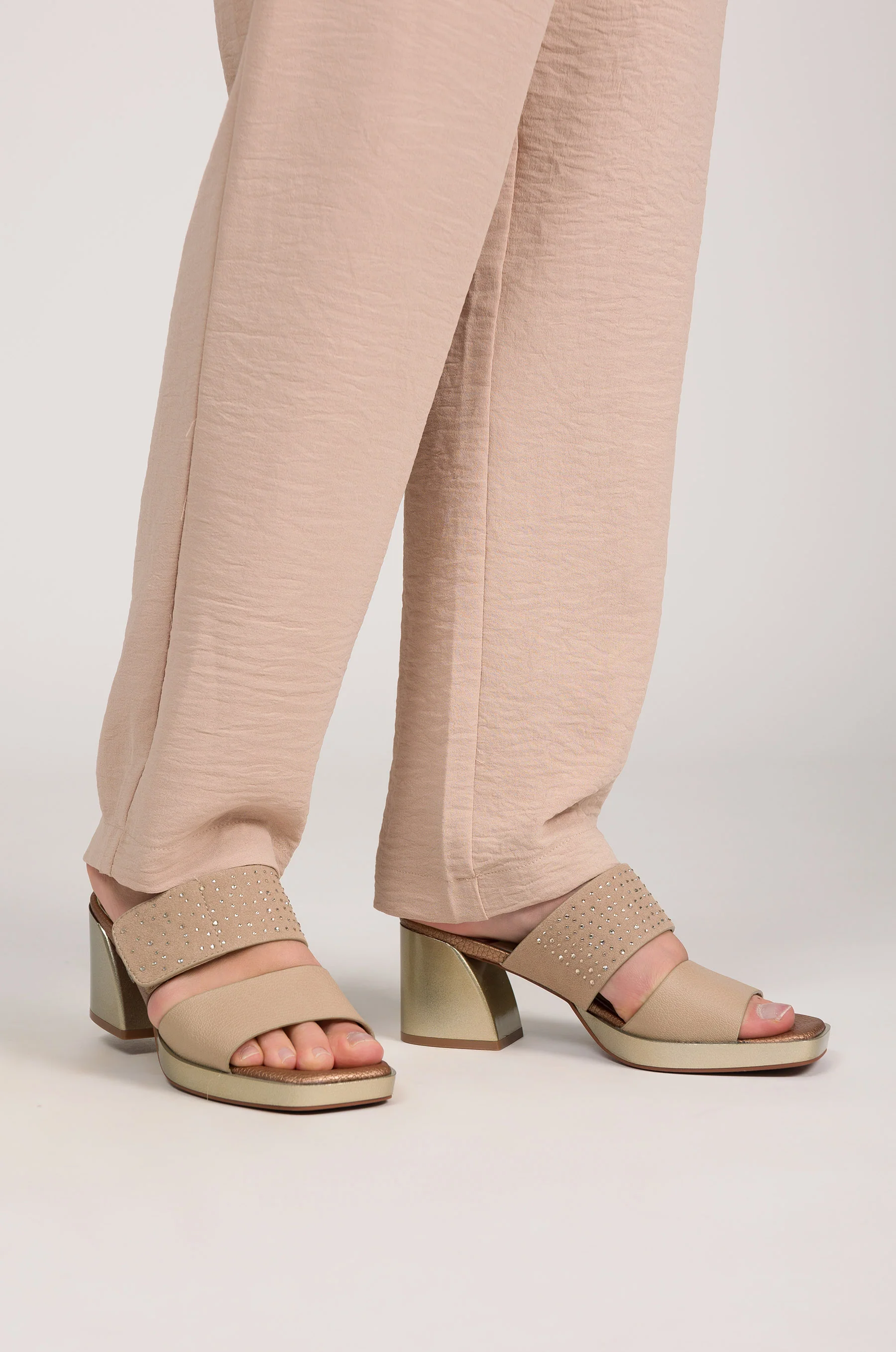 Beige Sandalen mit Strass - Image 2