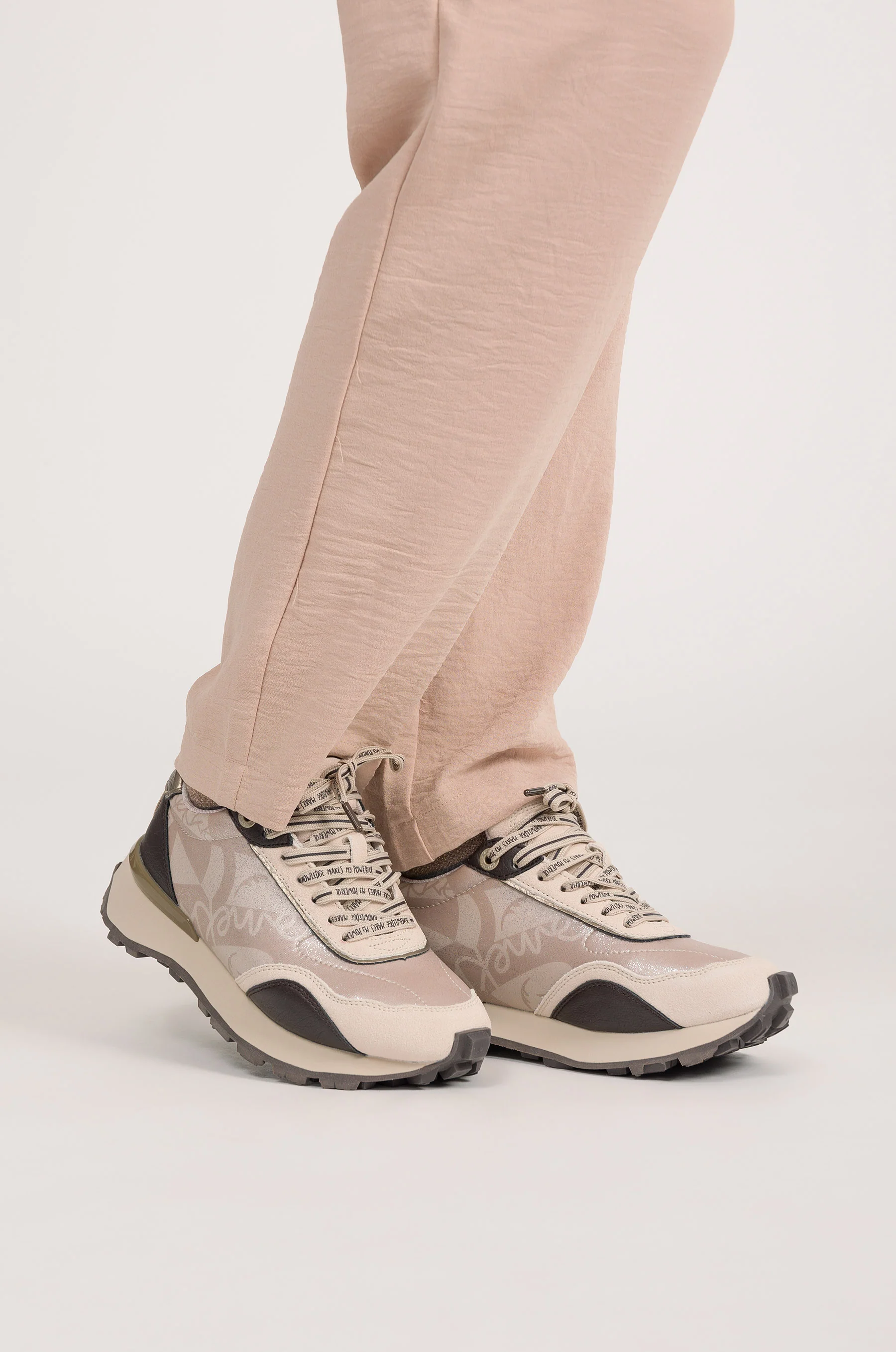 Beige Sneaker mit braunen Details - Image 2