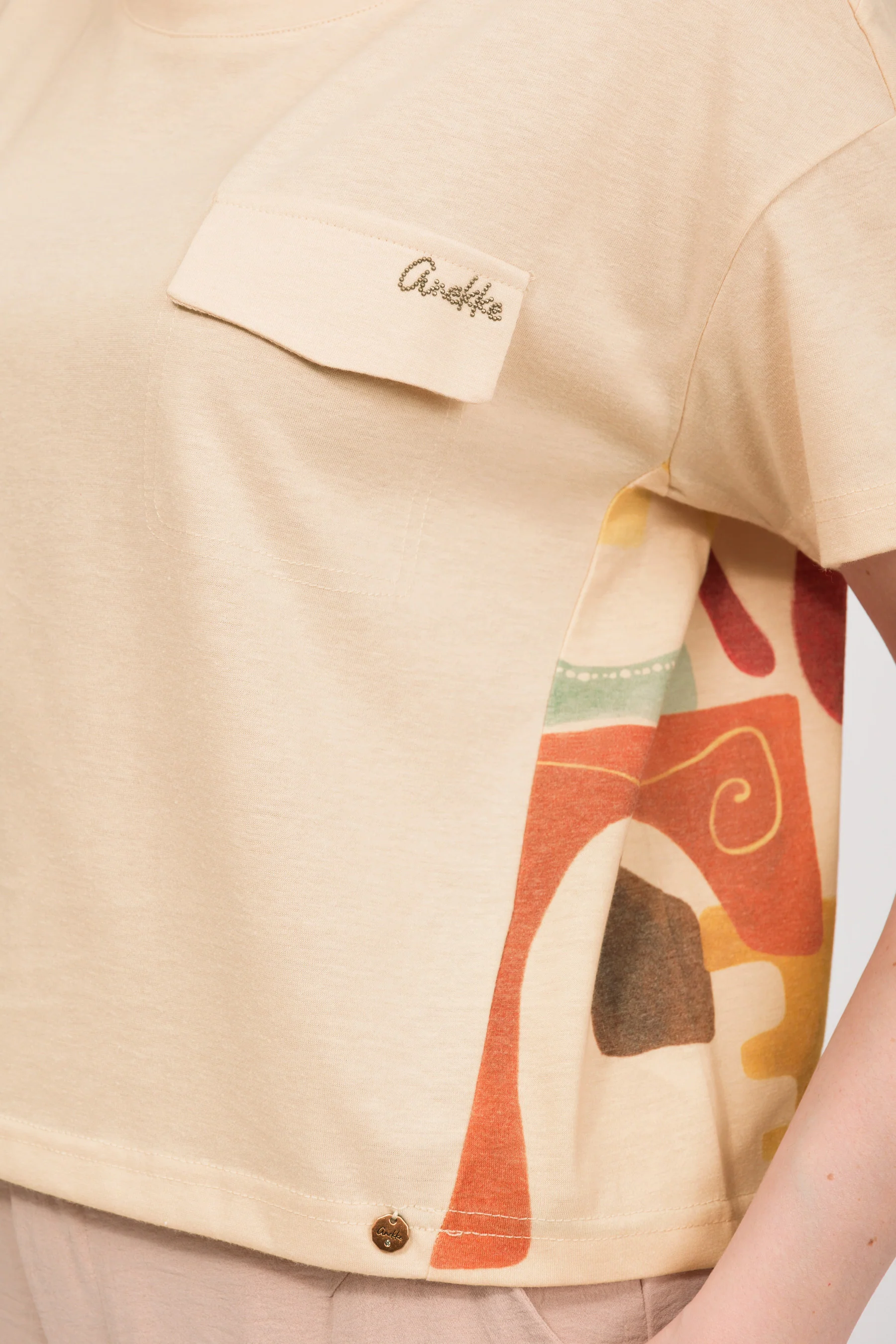 Beiges Kurzarm-T-Shirt - Image 5
