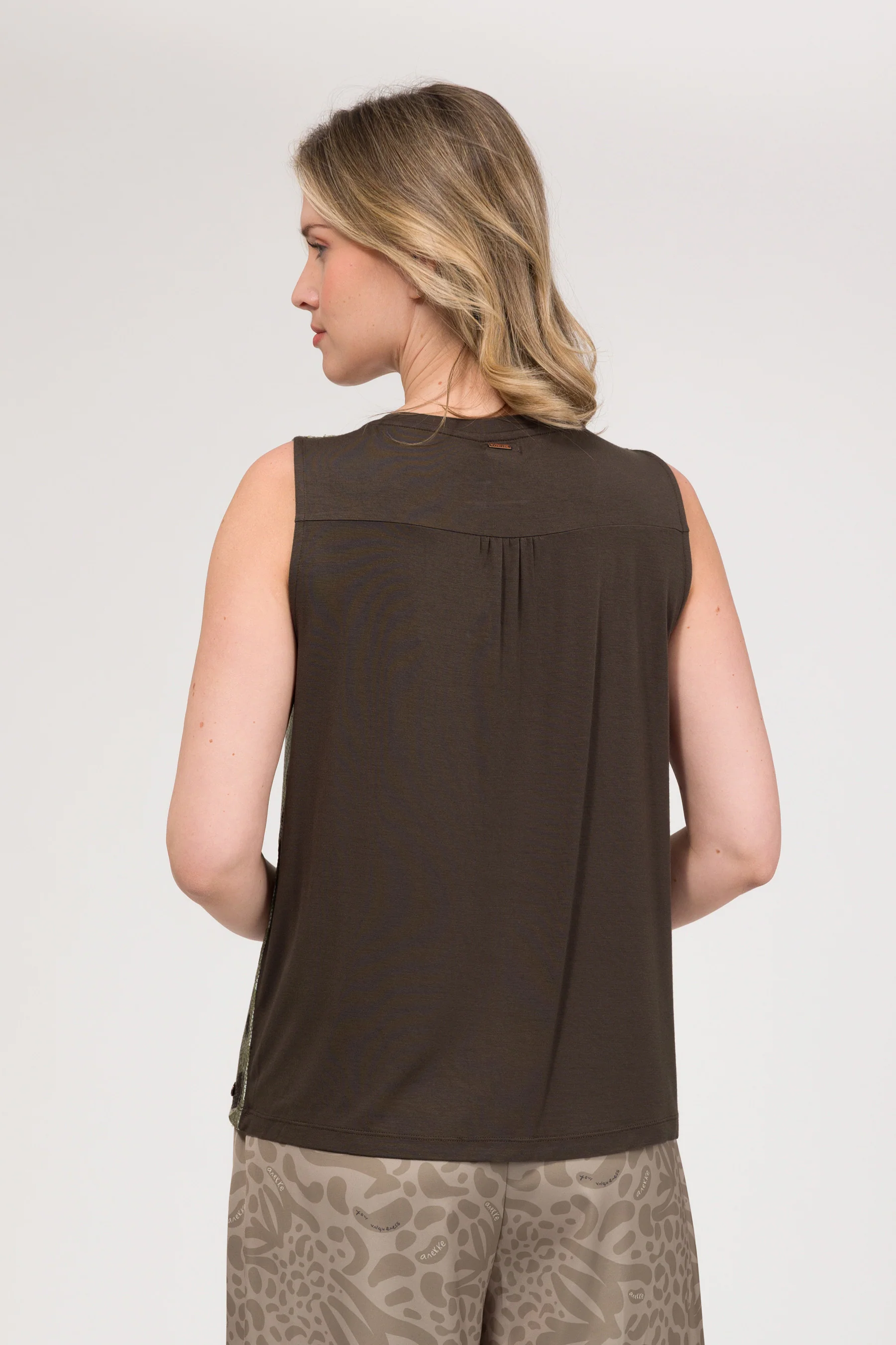 Beiges T-Shirt mit Pailletten - Image 4