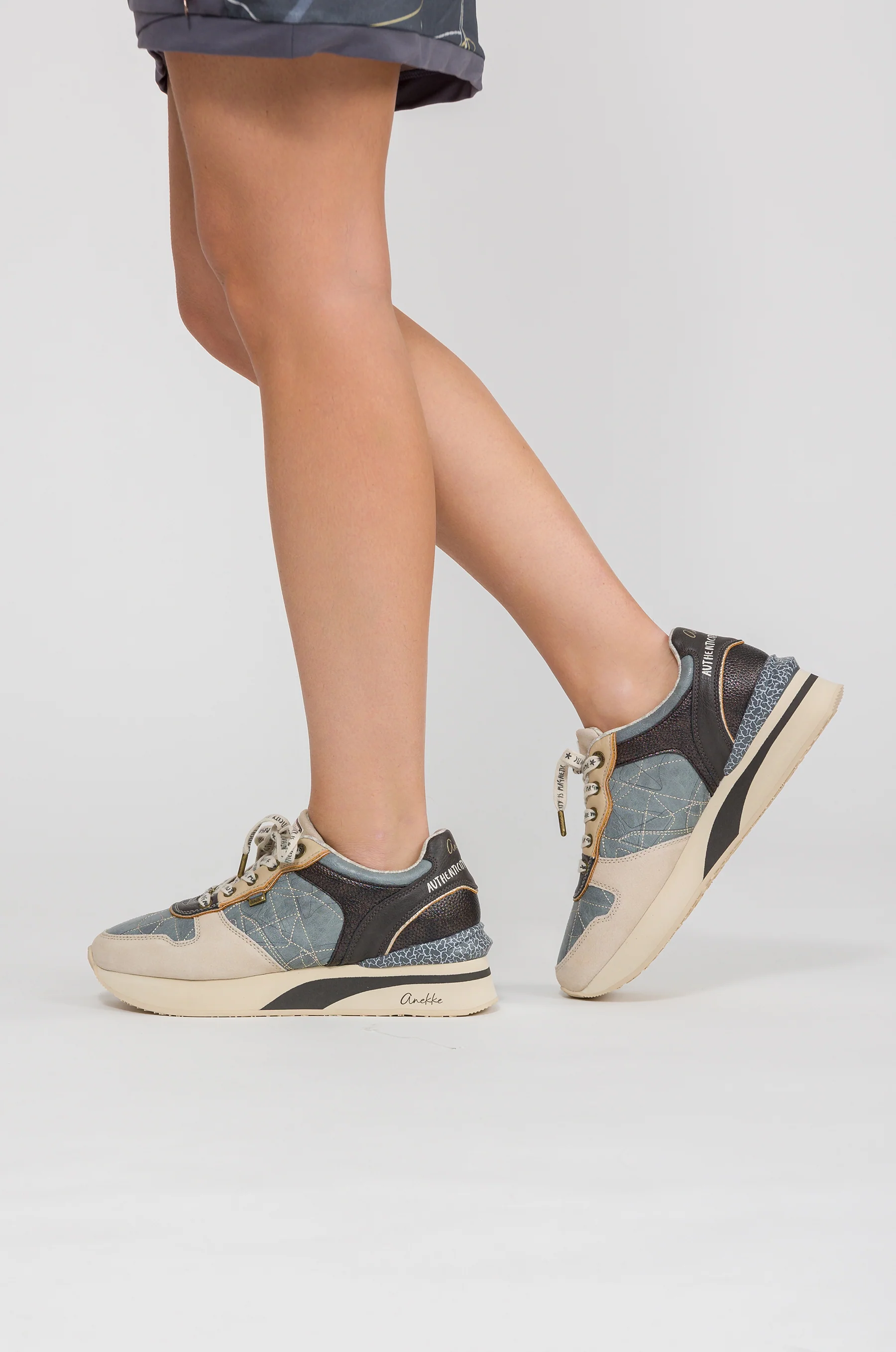 Blaue-beige Sneaker - Image 2