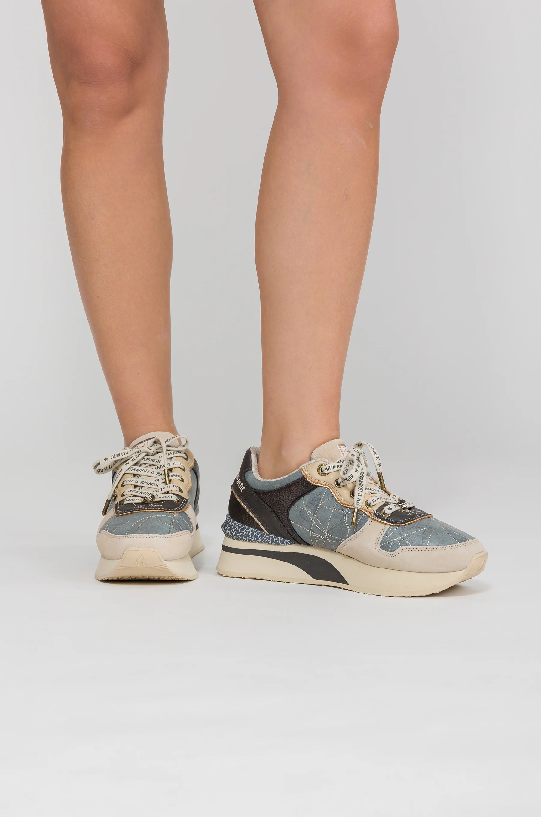 Blaue-beige Sneaker - Image 4