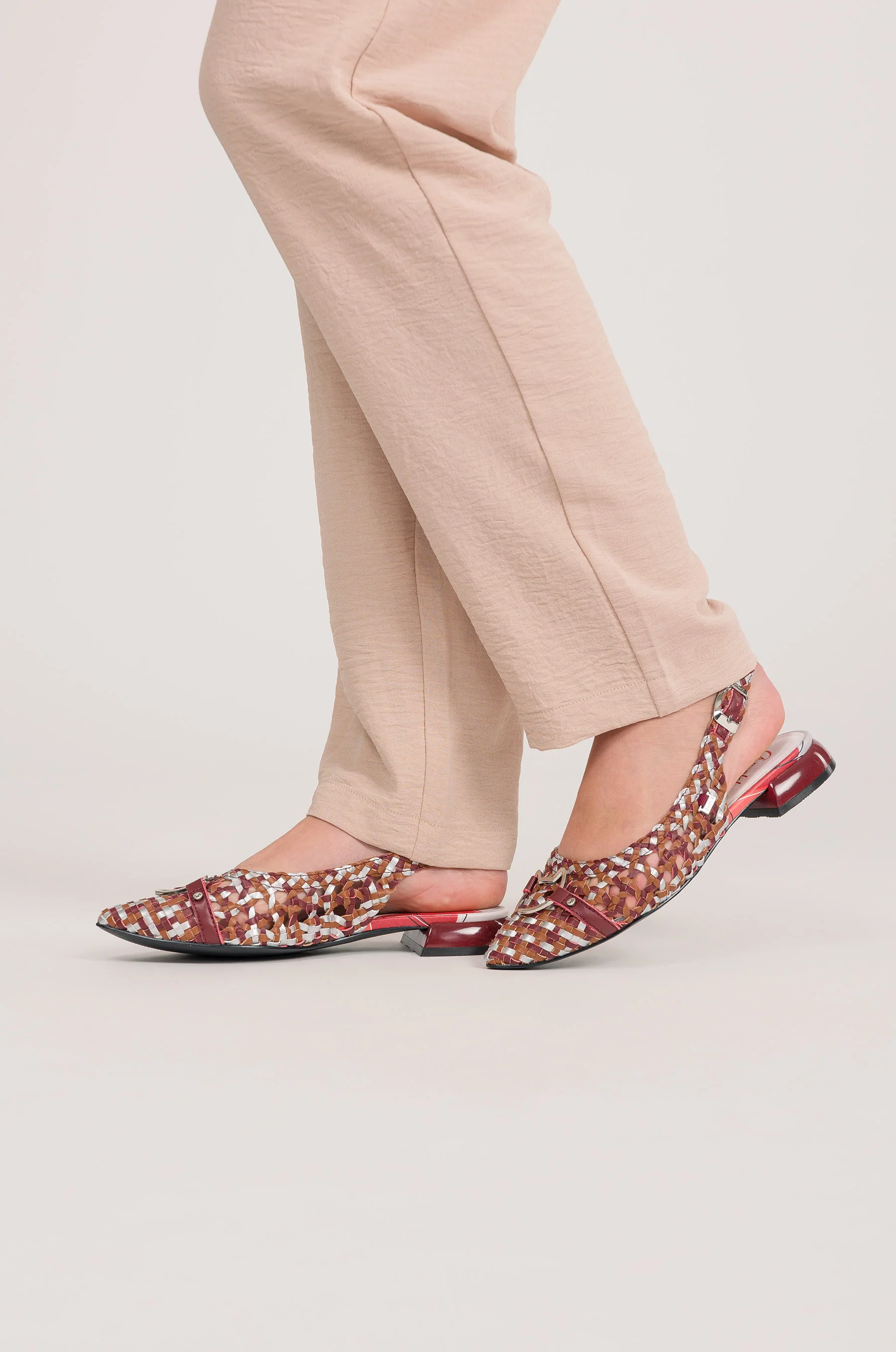 Bordeauxfarbene Slingback-Sandalen - Image 2