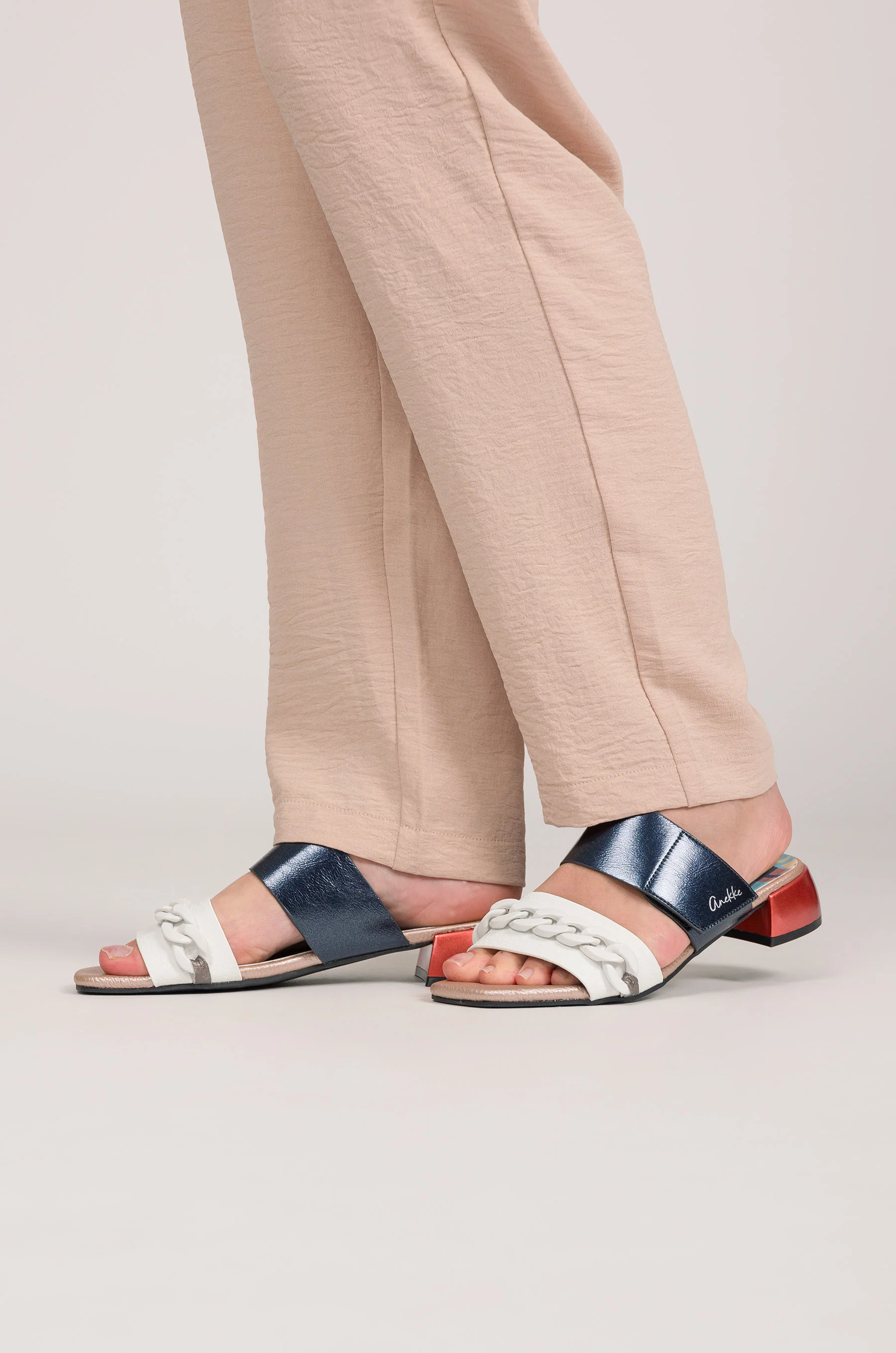 Eikon Sandalen mit Absatz und Kettengliedern - Image 2