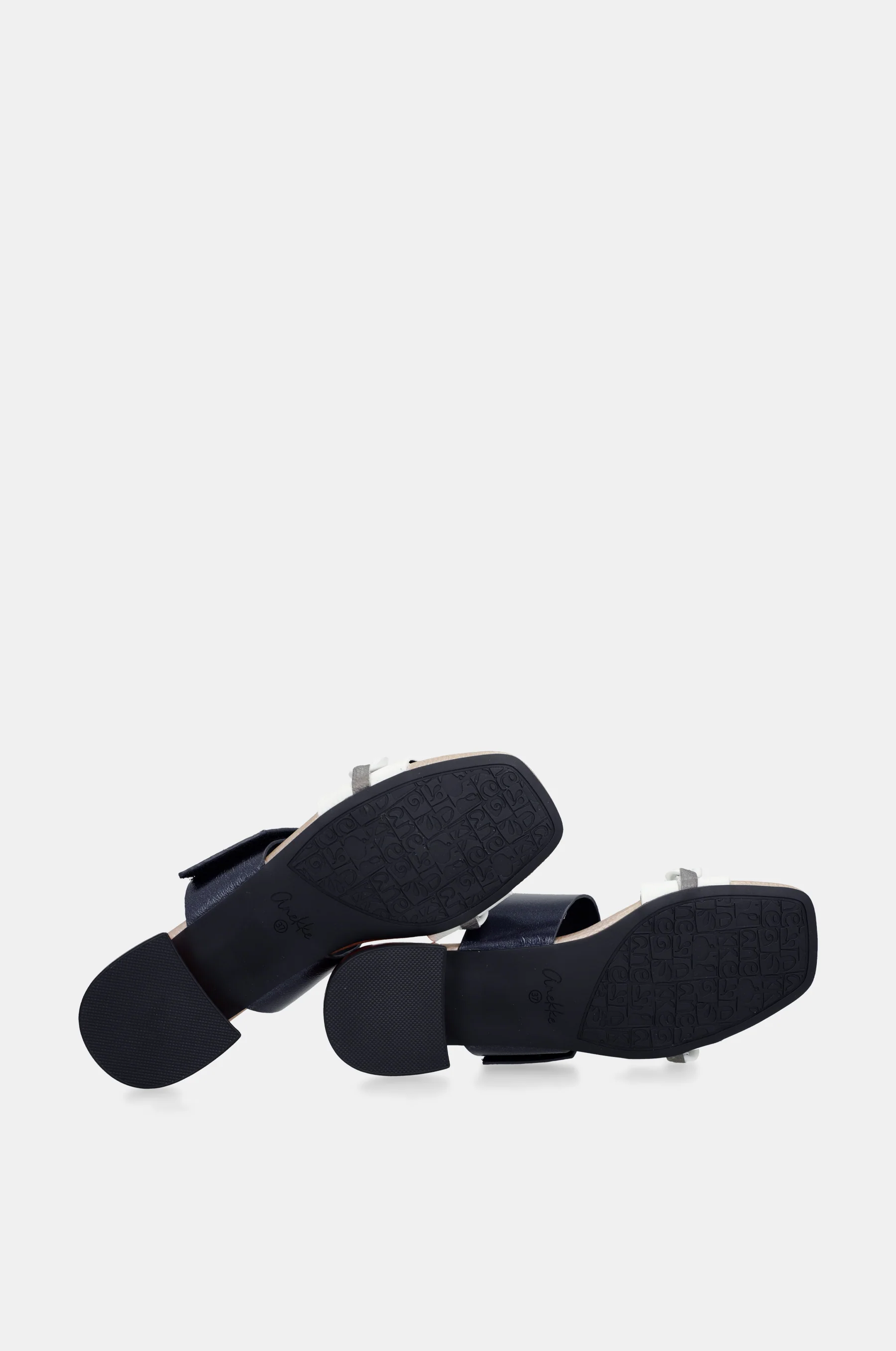 Eikon Sandalen mit Absatz und Kettengliedern - Image 7