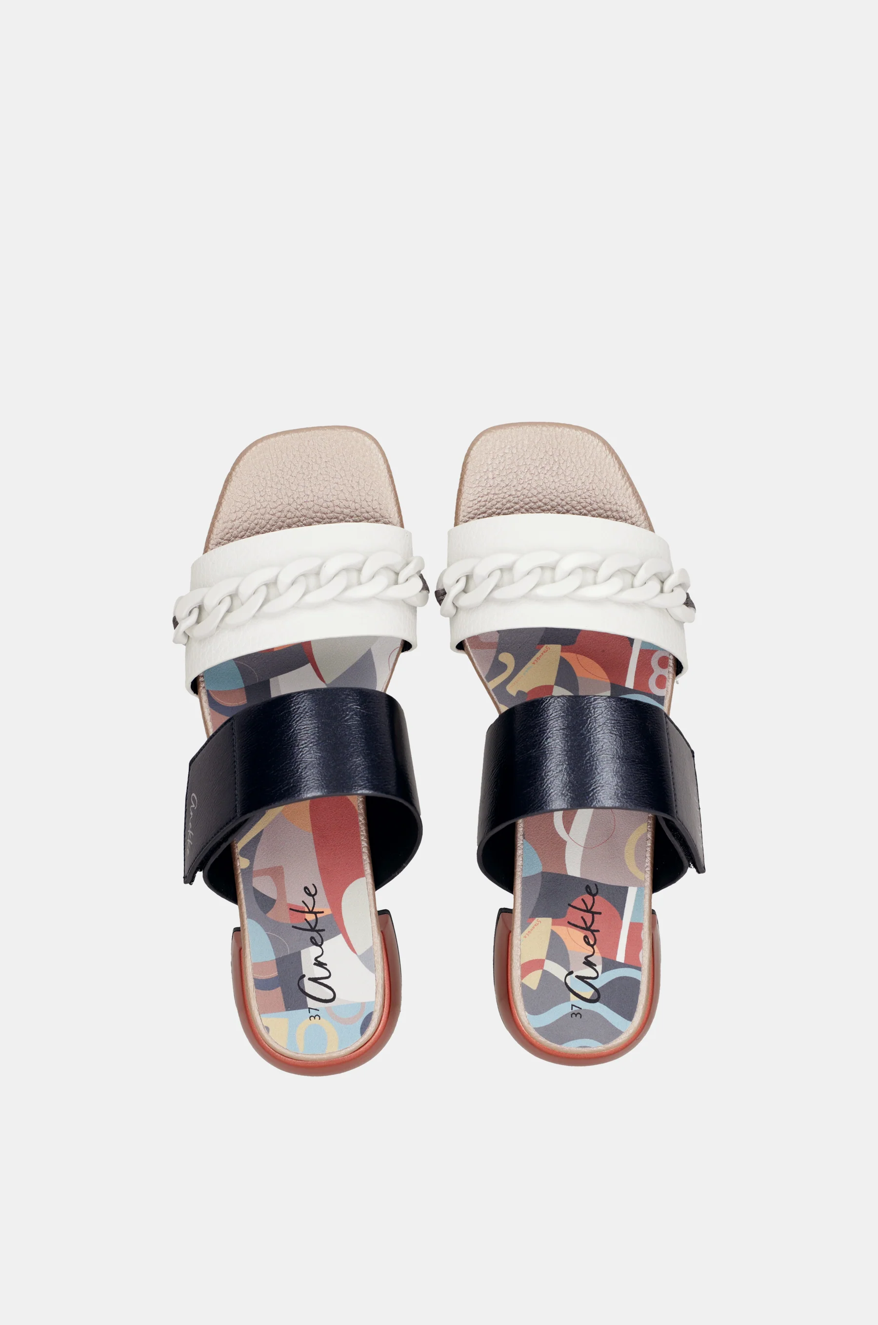 Eikon Sandalen mit Absatz und Kettengliedern - Image 9