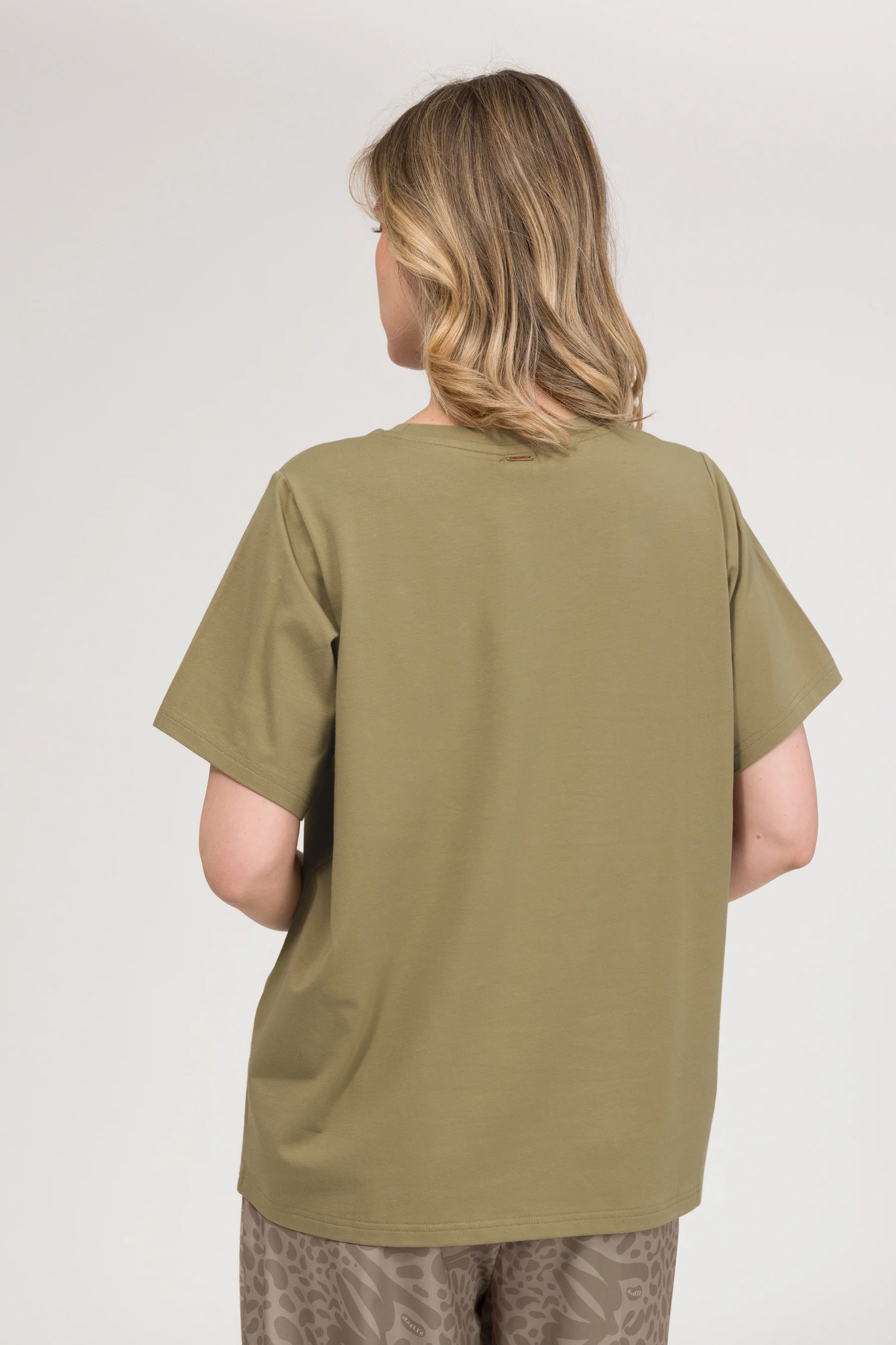Grünes T-Shirt mit Logo - Image 4