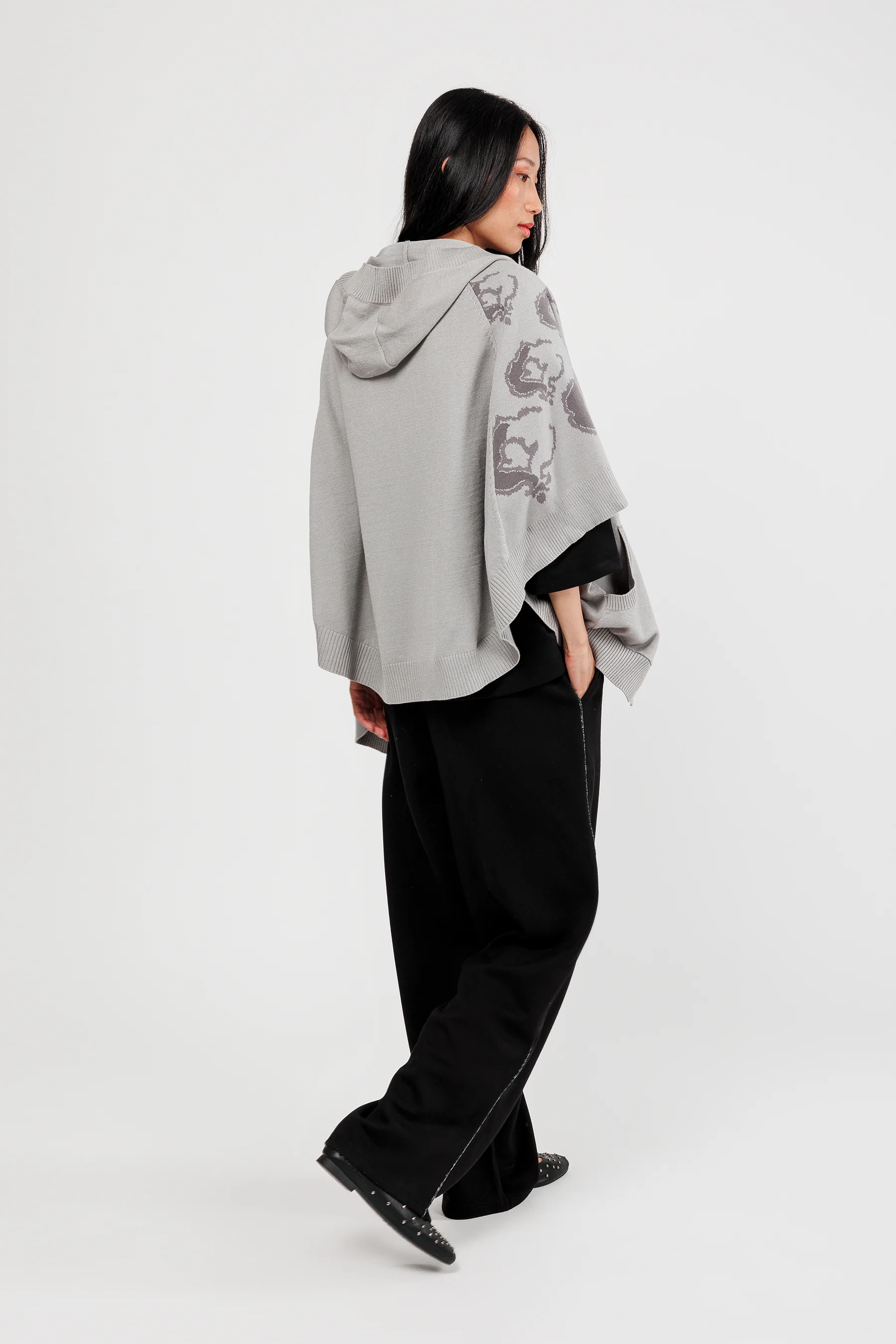 Jacke im Ponchostil grau - Image 3