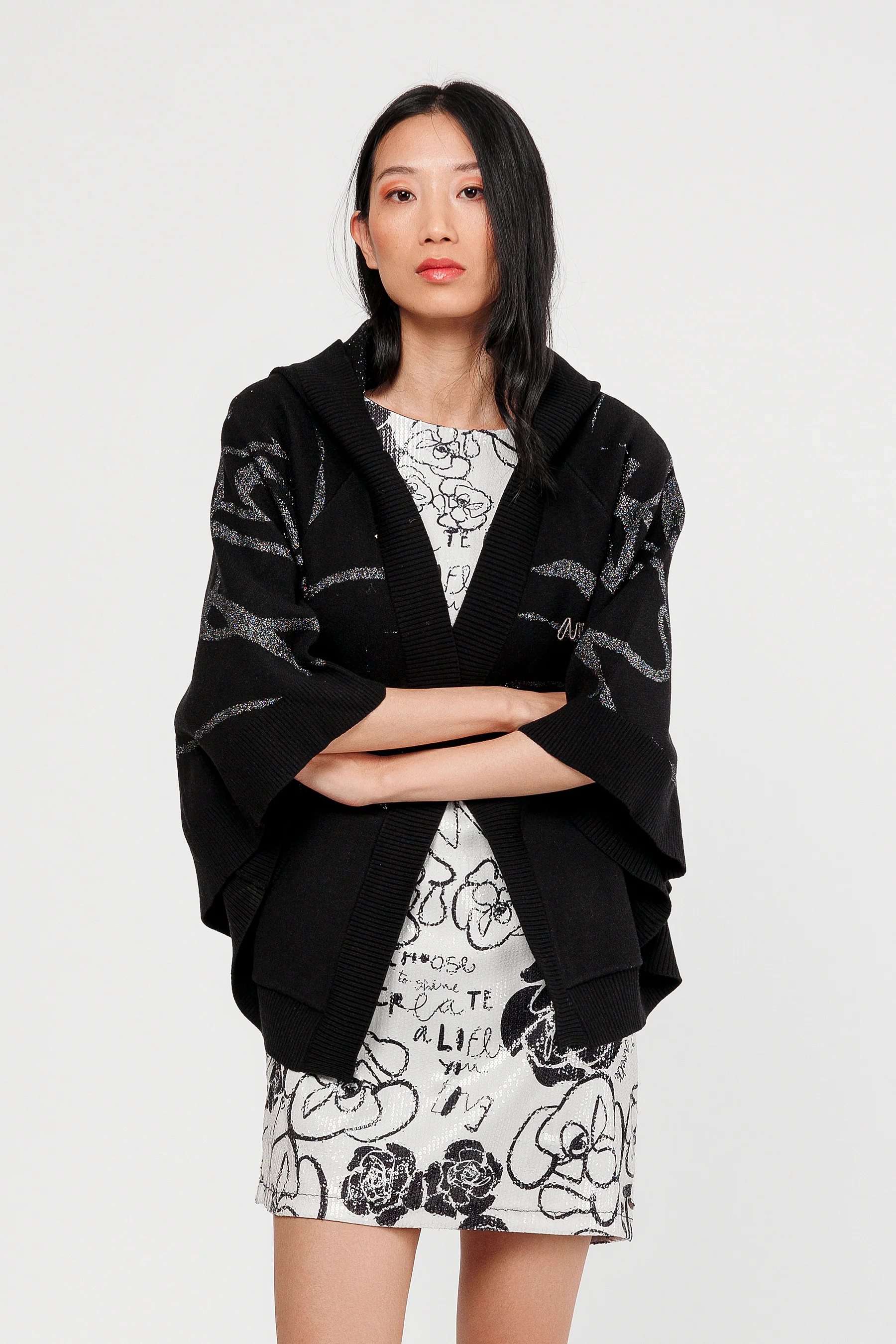 Jacke im Ponchostil schwarz