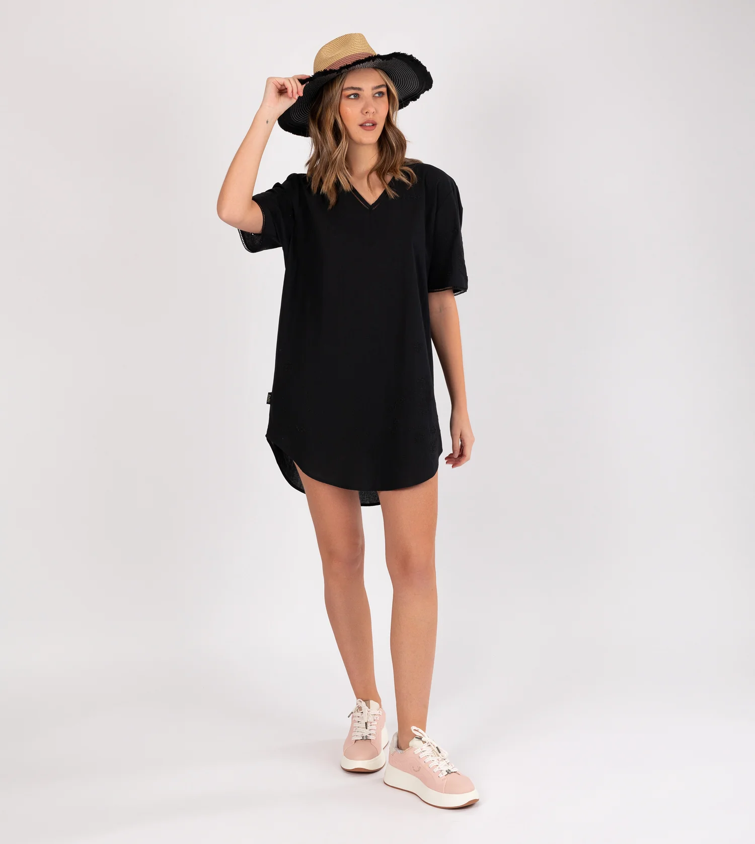 Kurzes schwarzes Kleid - Image 2