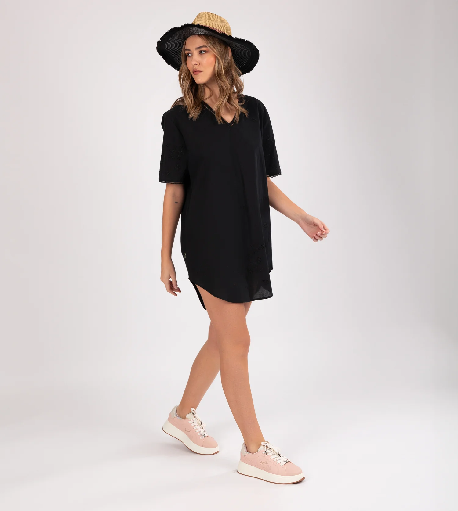 Kurzes schwarzes Kleid - Image 4