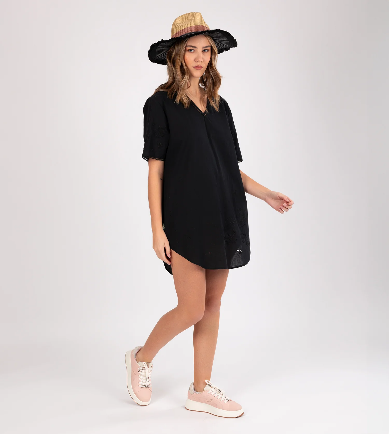 Kurzes schwarzes Kleid - Image 6