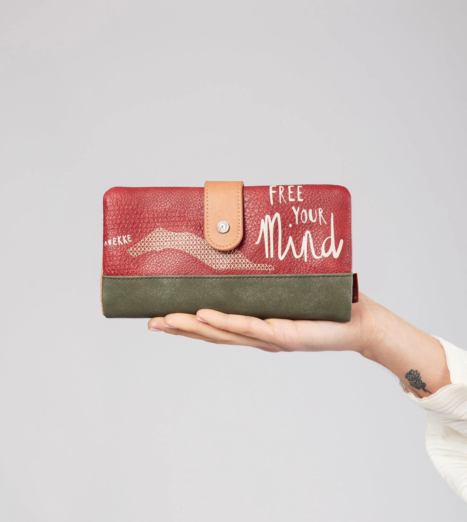 Peace & Love – Große RFID-Geldbörse in Kamelbraun - Image 9