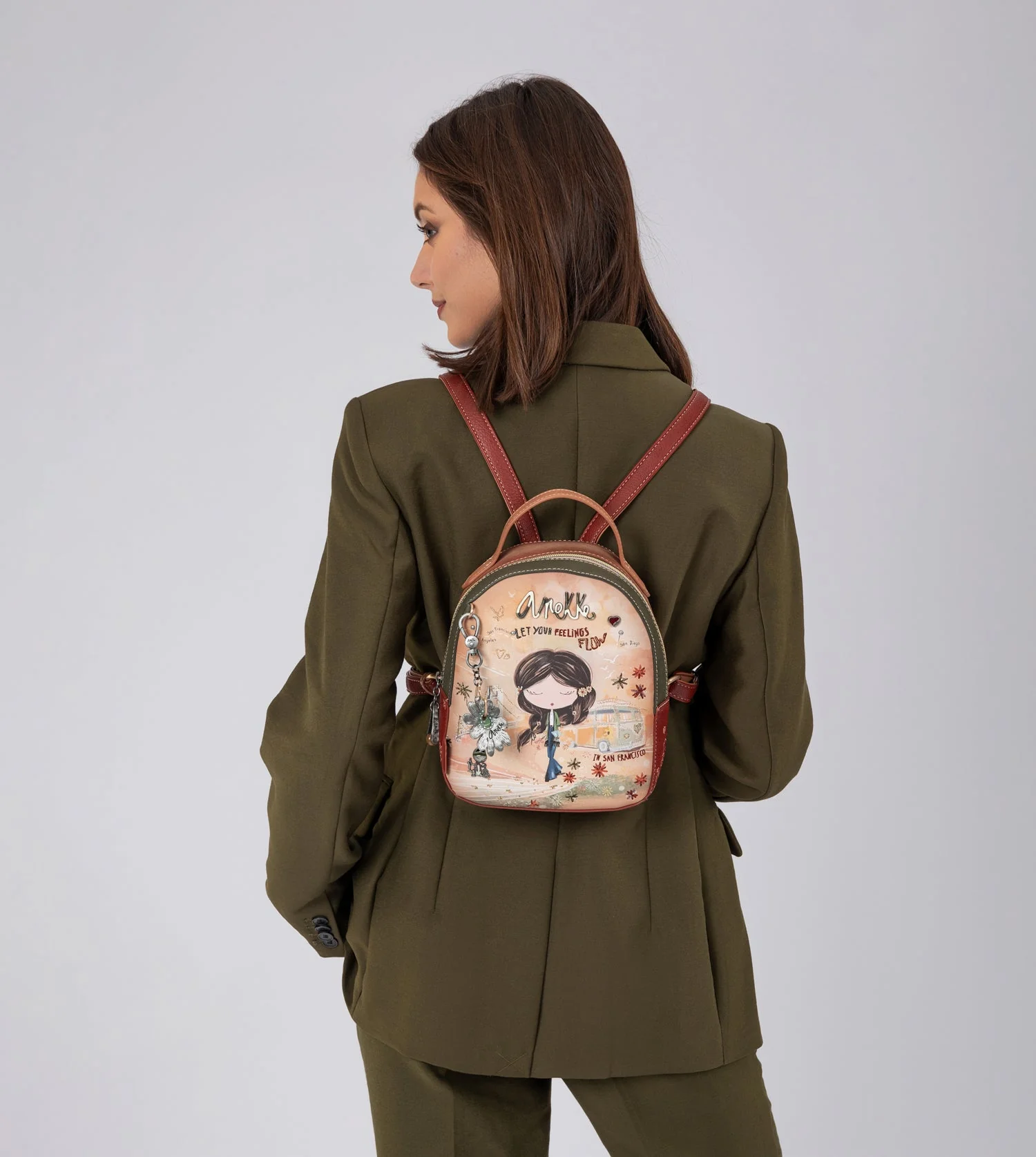 Peace & Love – Kleiner Rucksack in Kamelbraun - Image 2