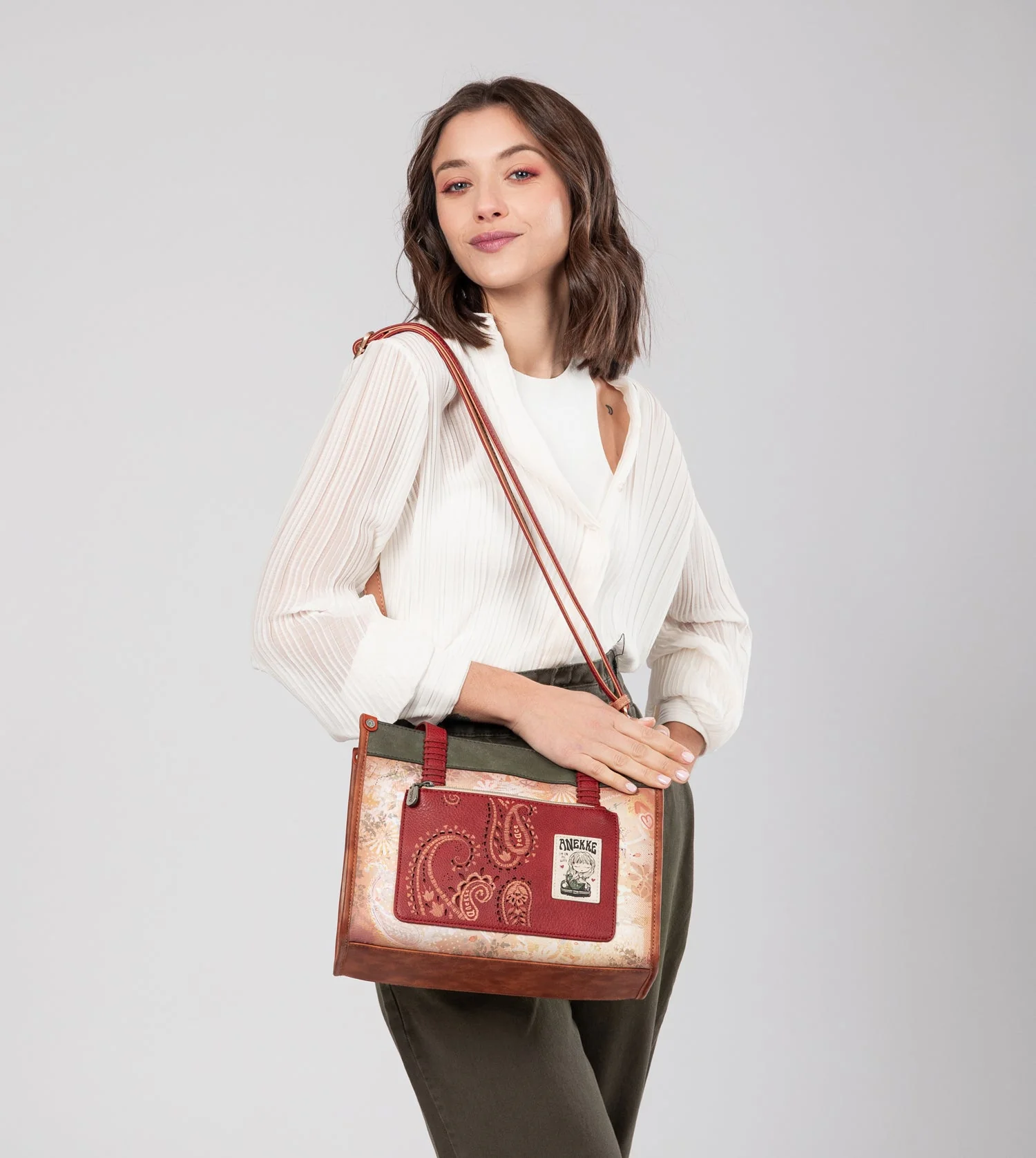 Tote Peace & Love in Kamel - Image 10
