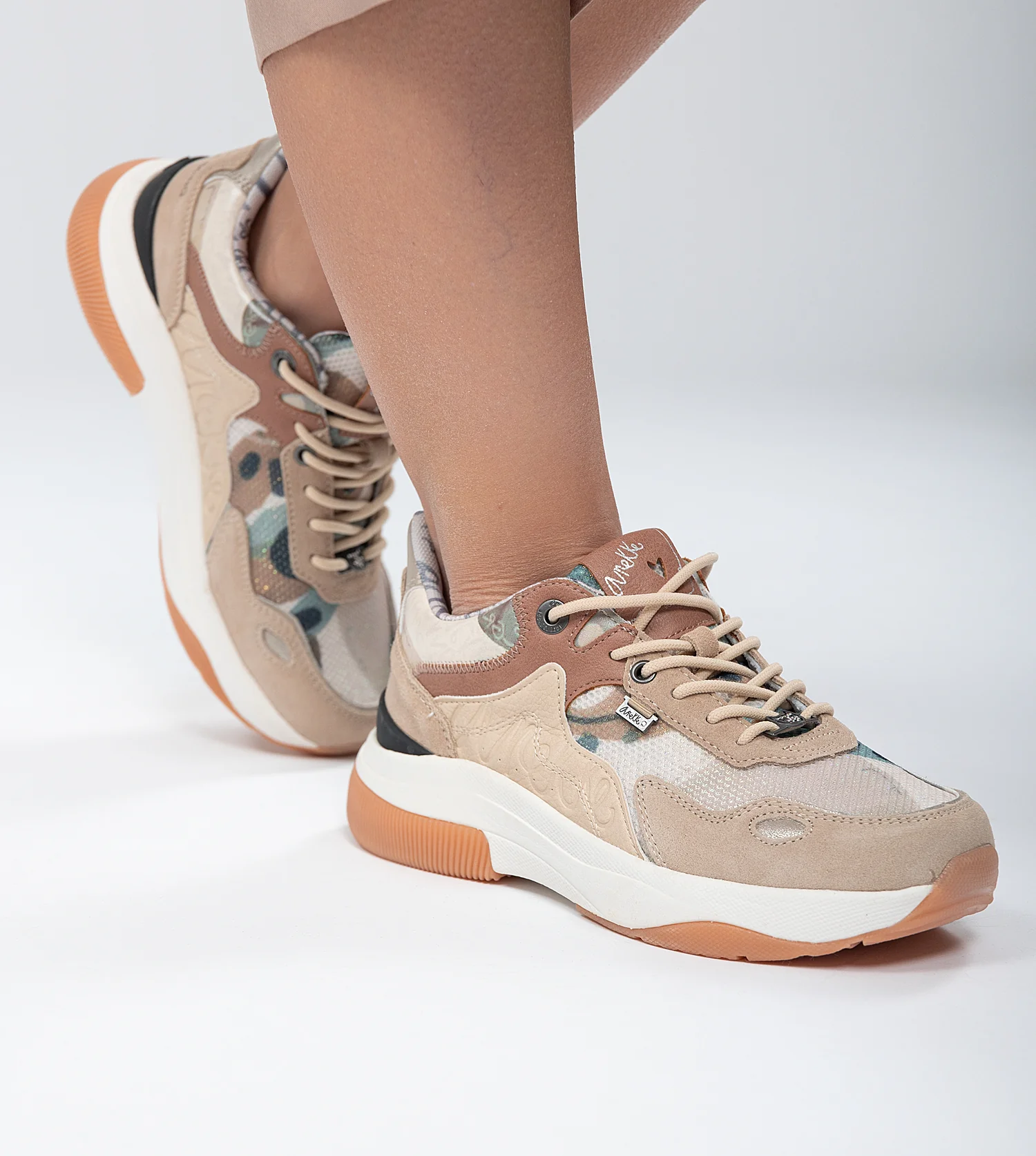 Pink sneakers Memories - Image 2