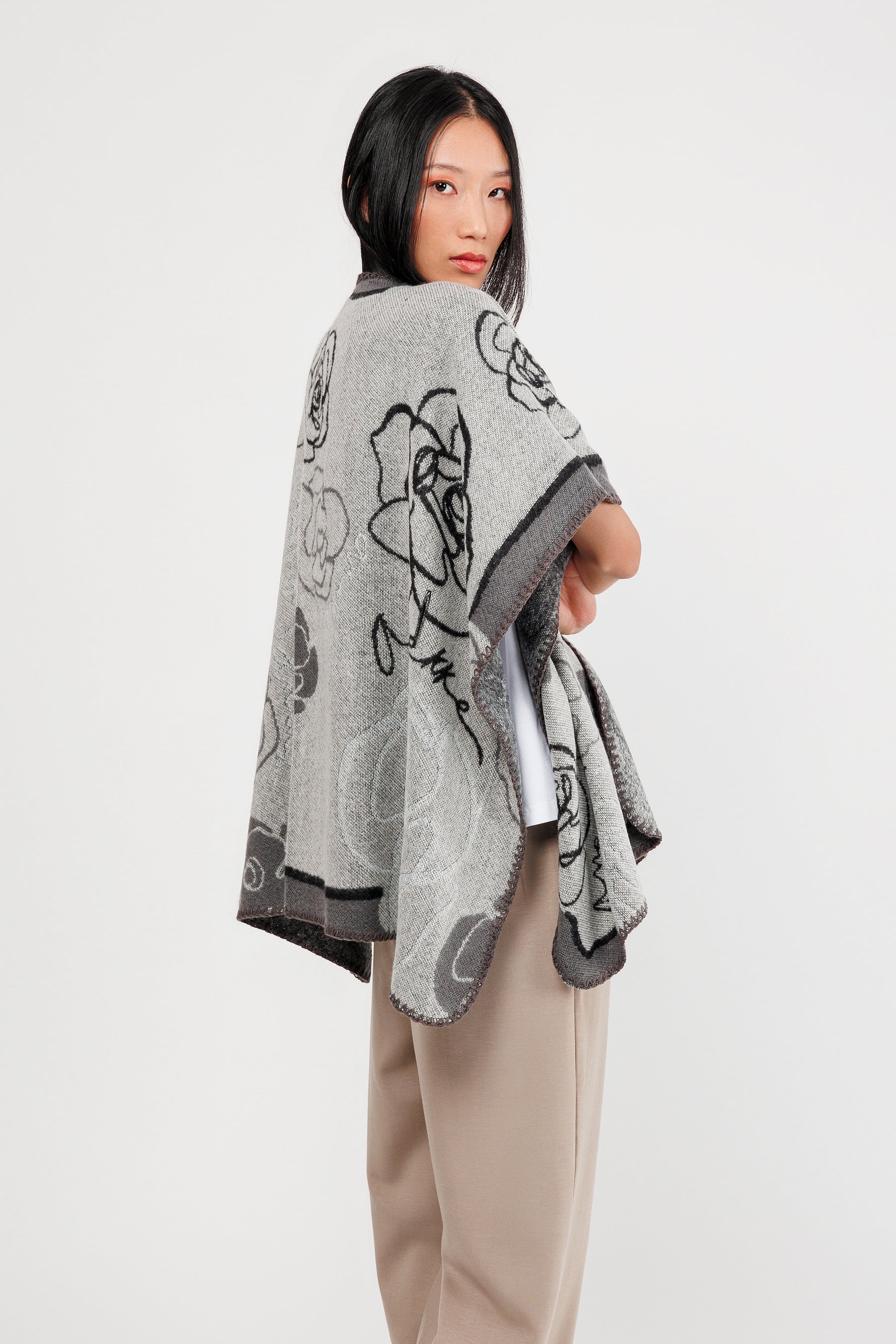 Poncho mit Gürtel beige und schwarz - Image 3