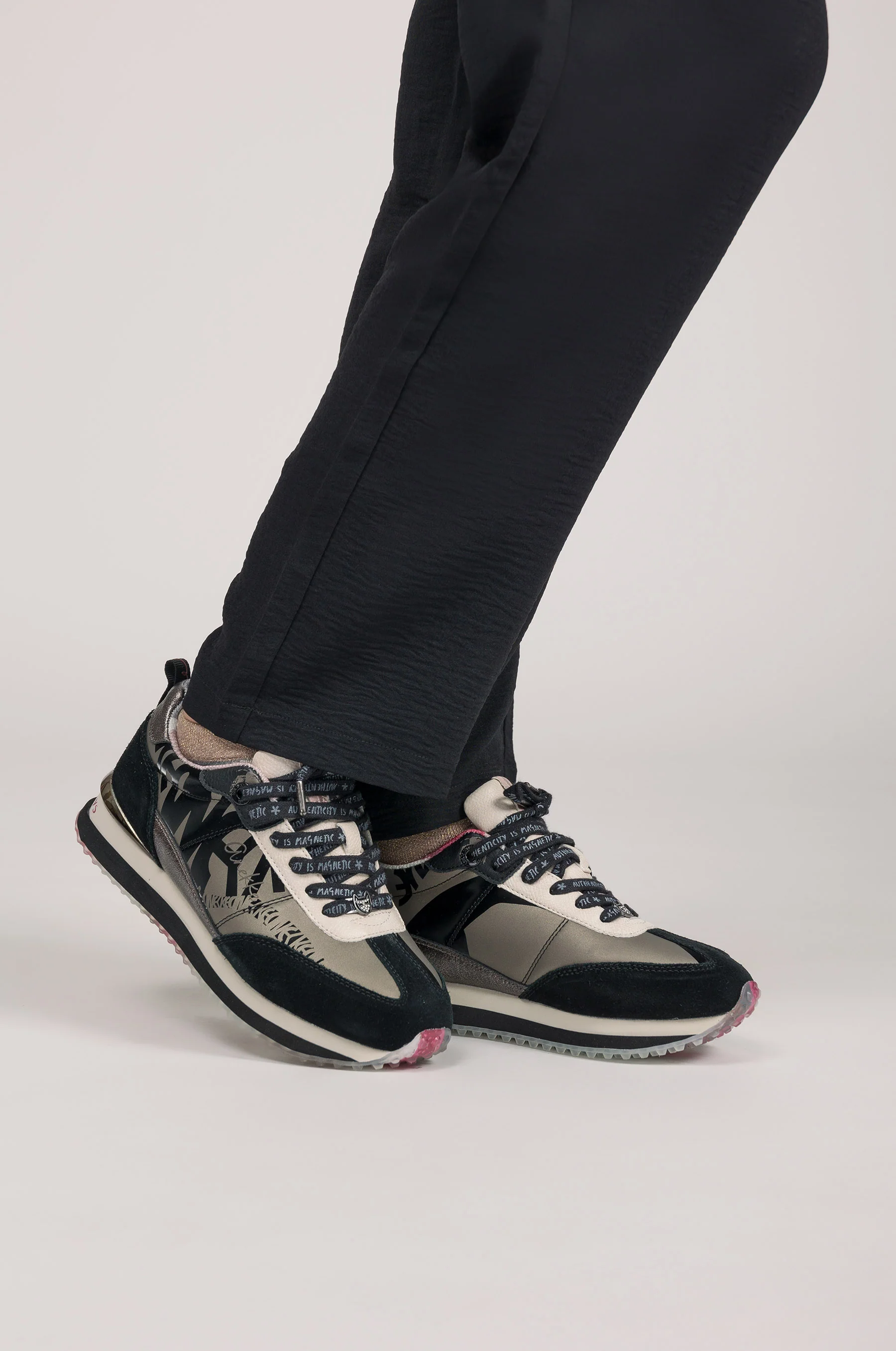 Schwarz-bleigraue Sneaker - Image 4