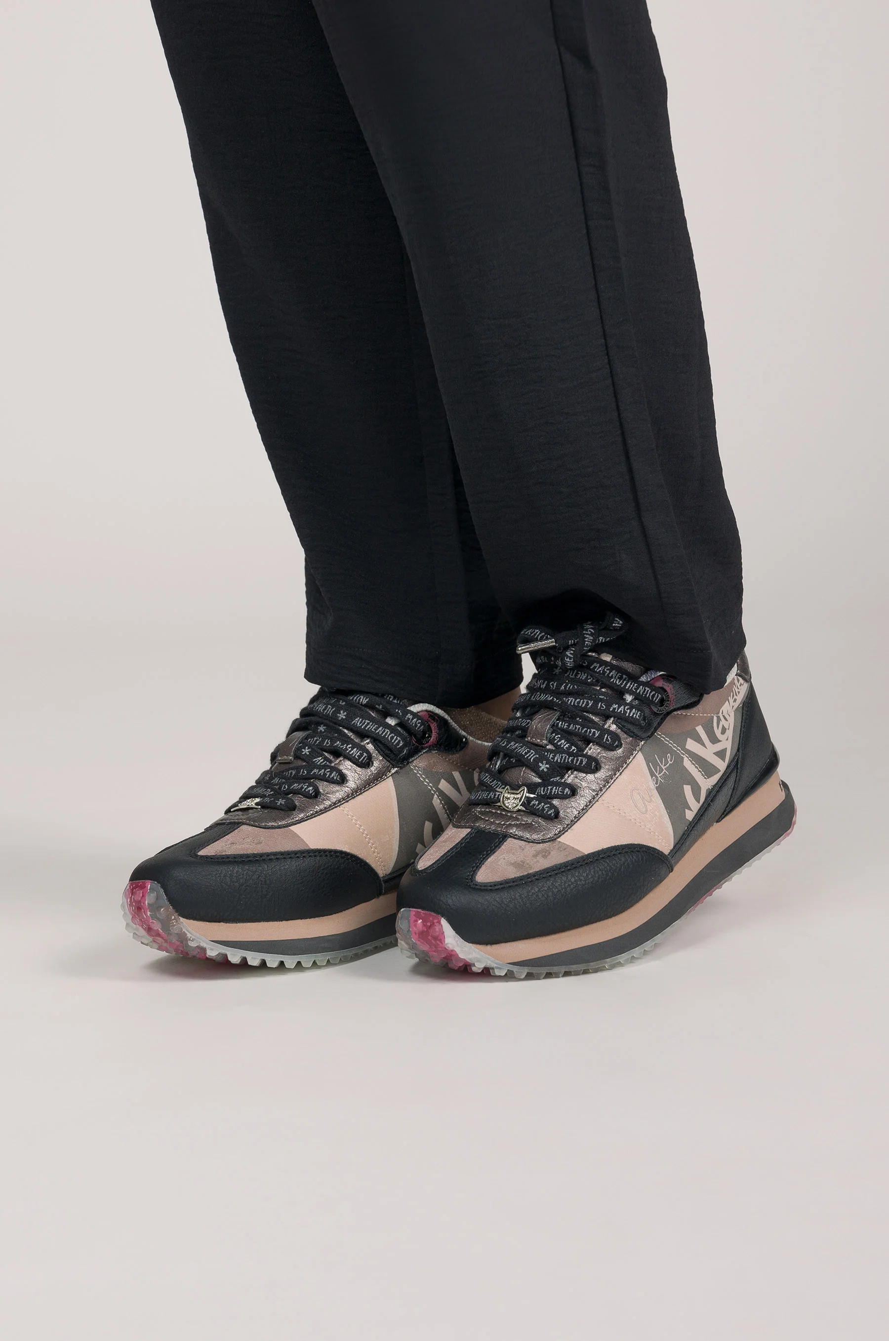 Schwarz-pinke Sneaker - Image 2