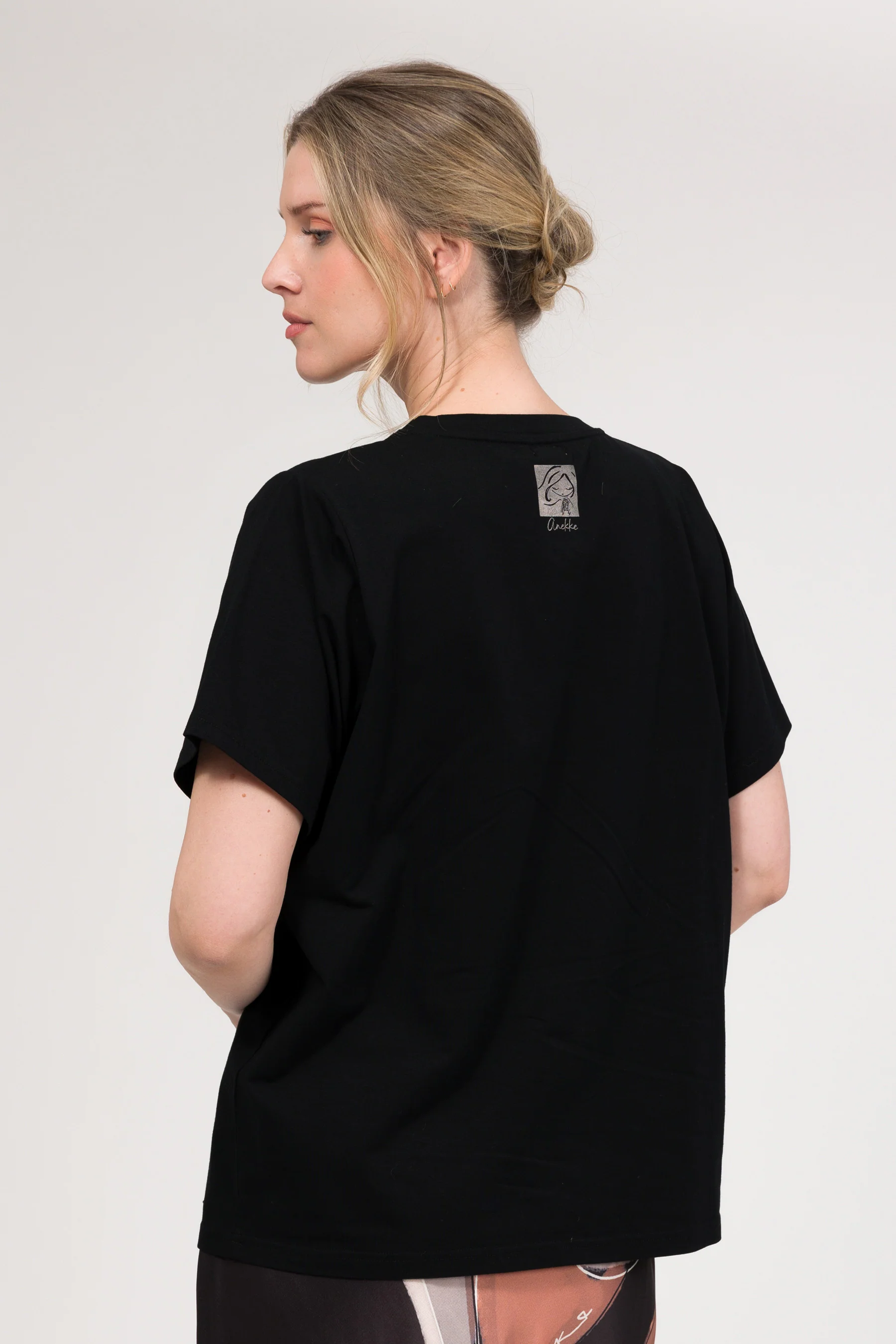 Schwarzes Kurzarm-T-Shirt - Image 4
