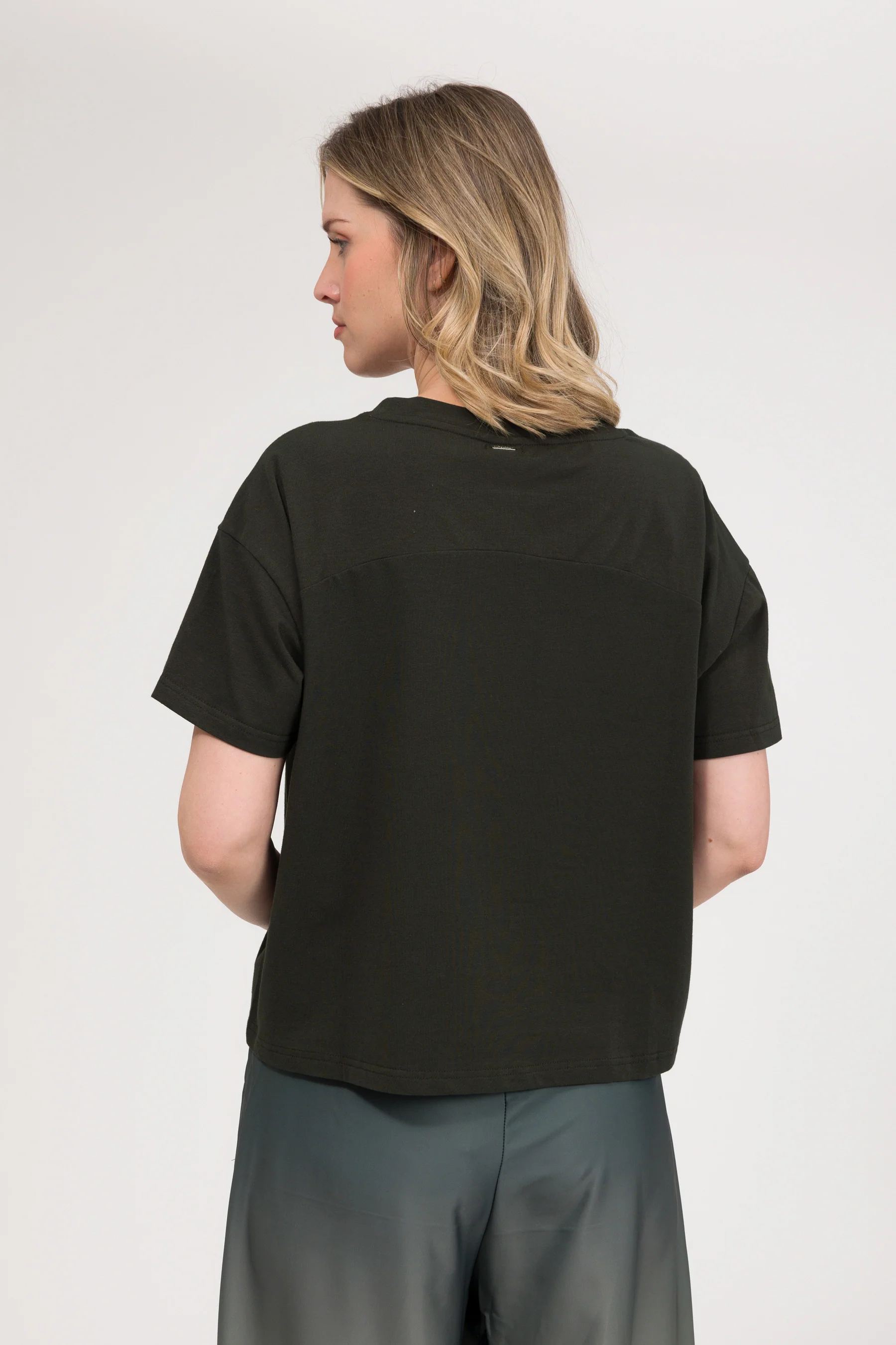 Schwarzes Kurzarm-T-Shirt - Image 4