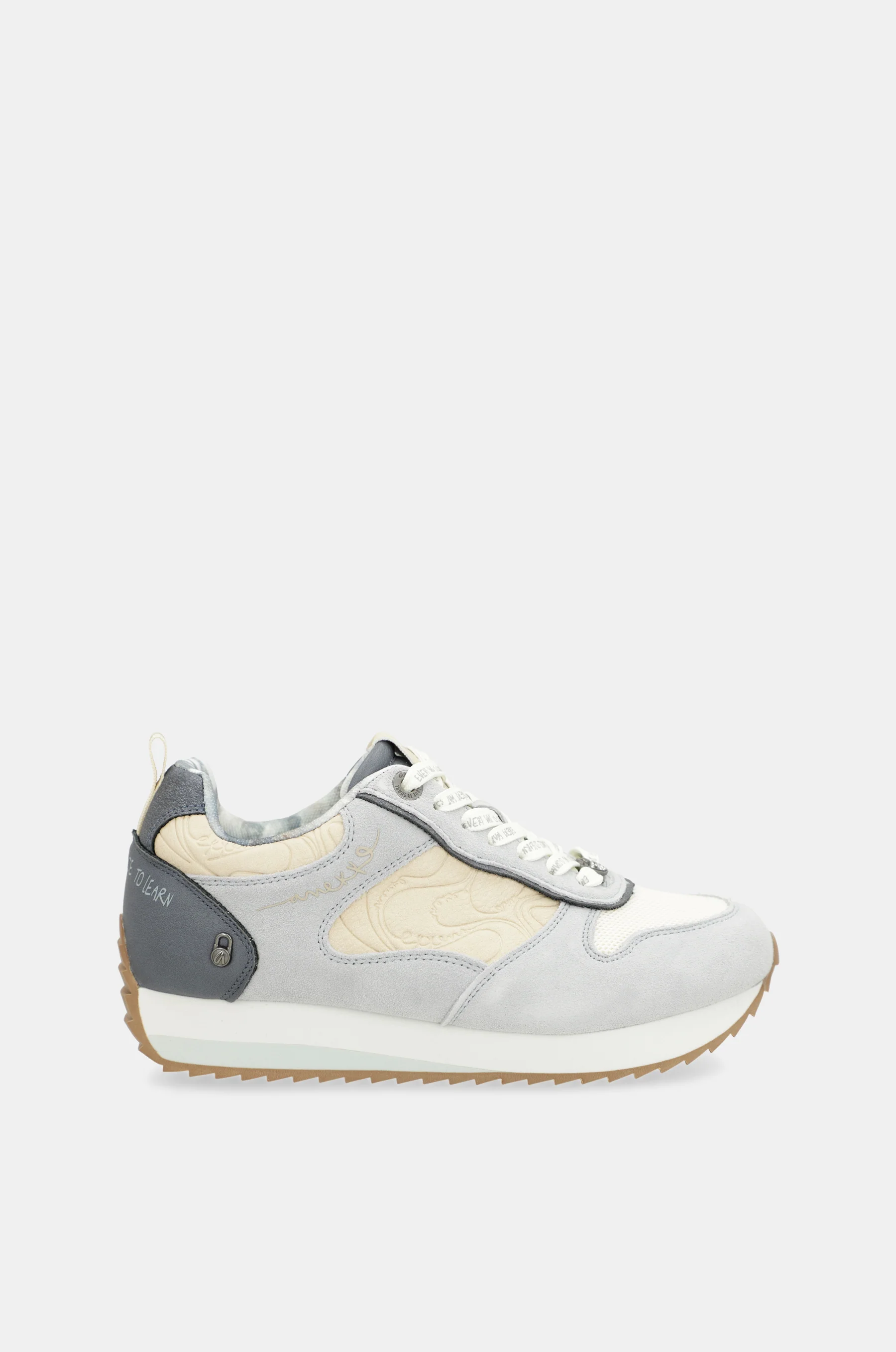 Blaue Sneakers Whispers