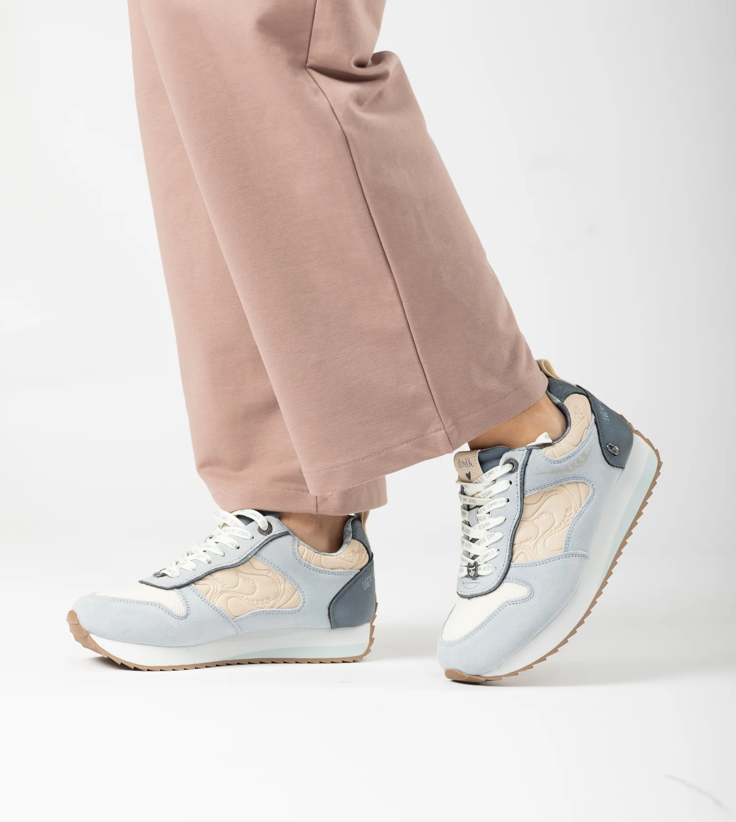 Blaue Sneakers Whispers - Image 2