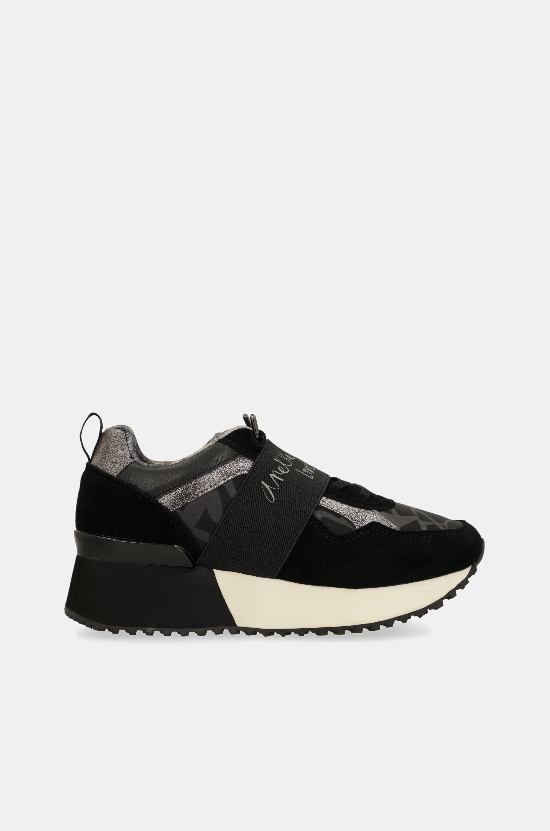 Urban schwarze Sneaker