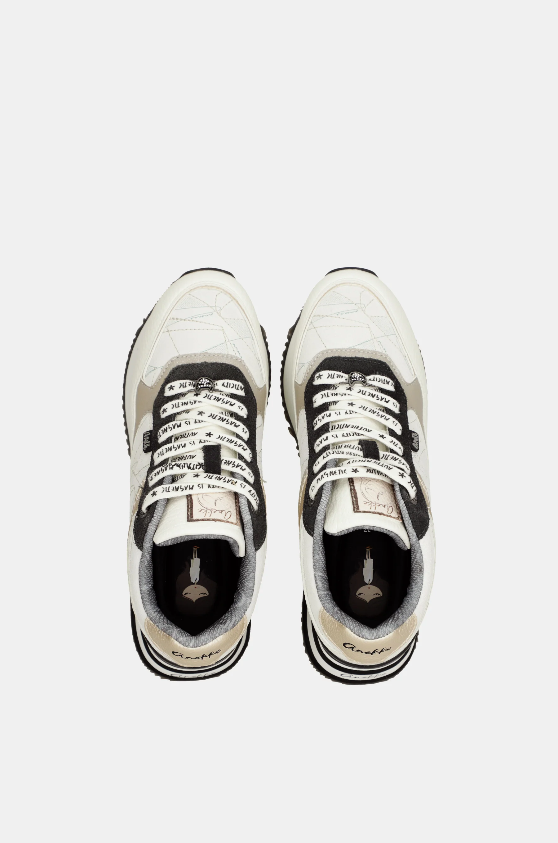 Weiße Sneaker mit schwarzen Details - Image 9