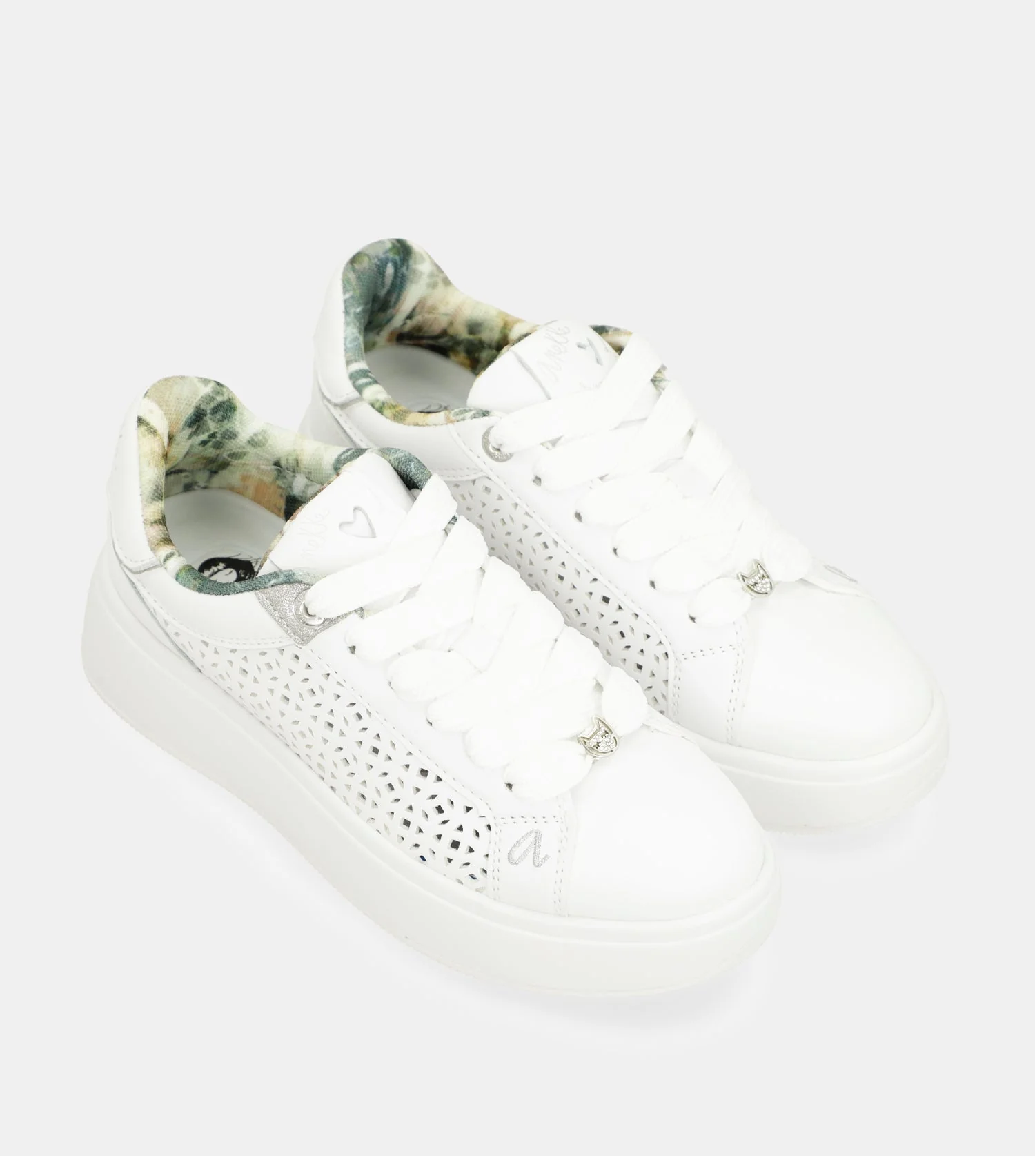 Weiße gefleckte Sneakers - Image 3