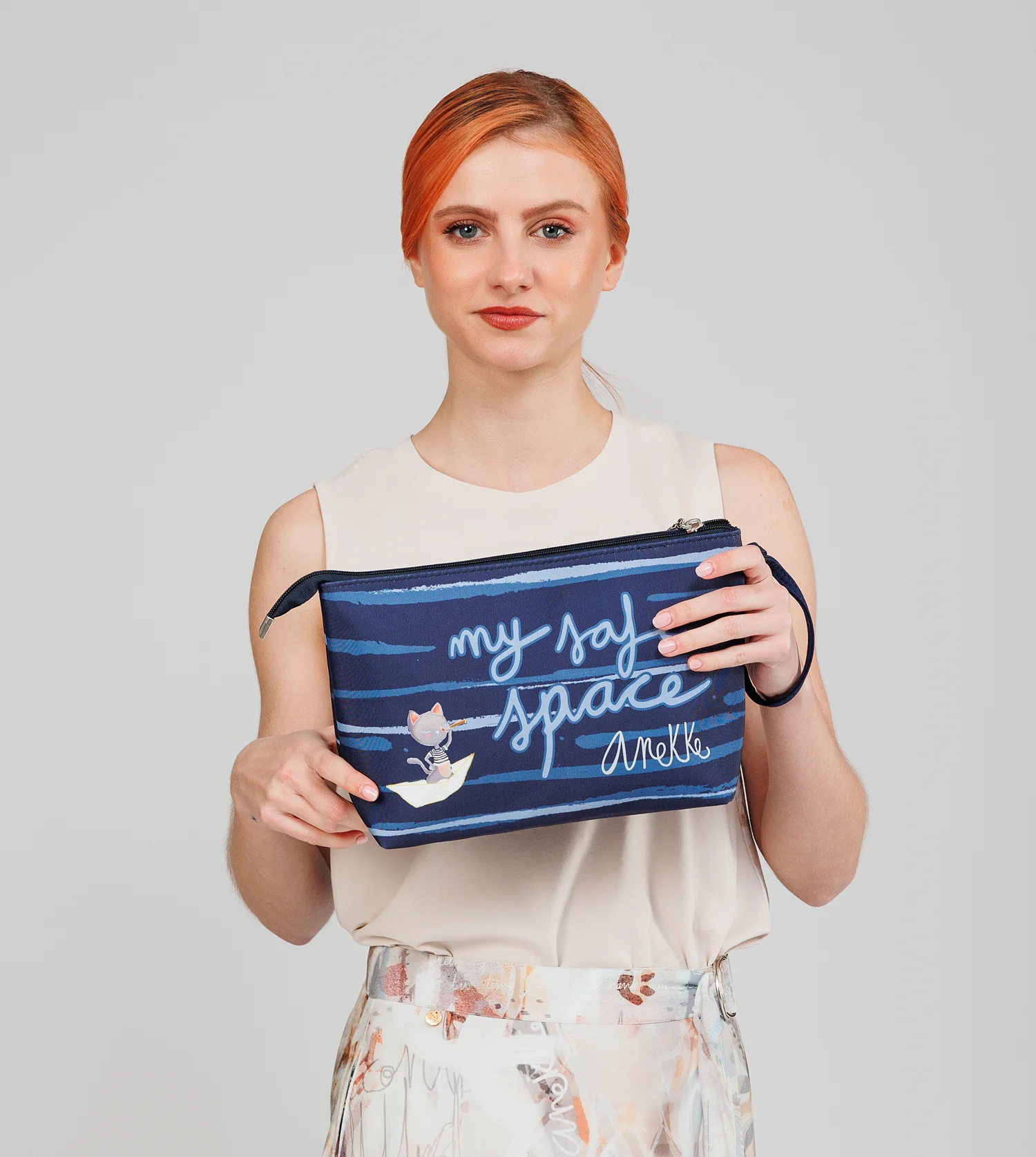 Weit geschnittene blaue Strandtasche - Image 5